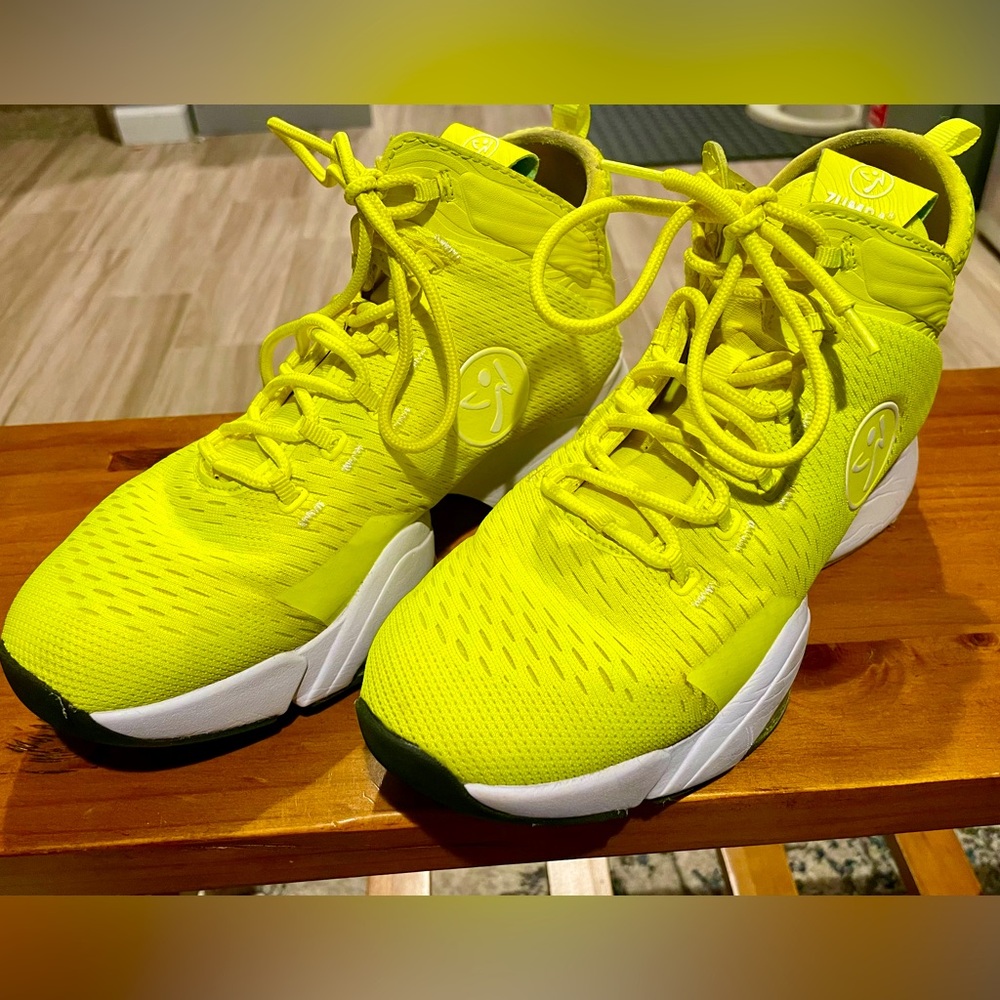 Zumba Air Stomp Sneakers size 7.5 in ( Neon - lime / bright zumba green )
